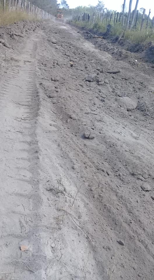 Prefeitura de Barras  continua a  recuperação e construção de estradas no interior - Imagem 6