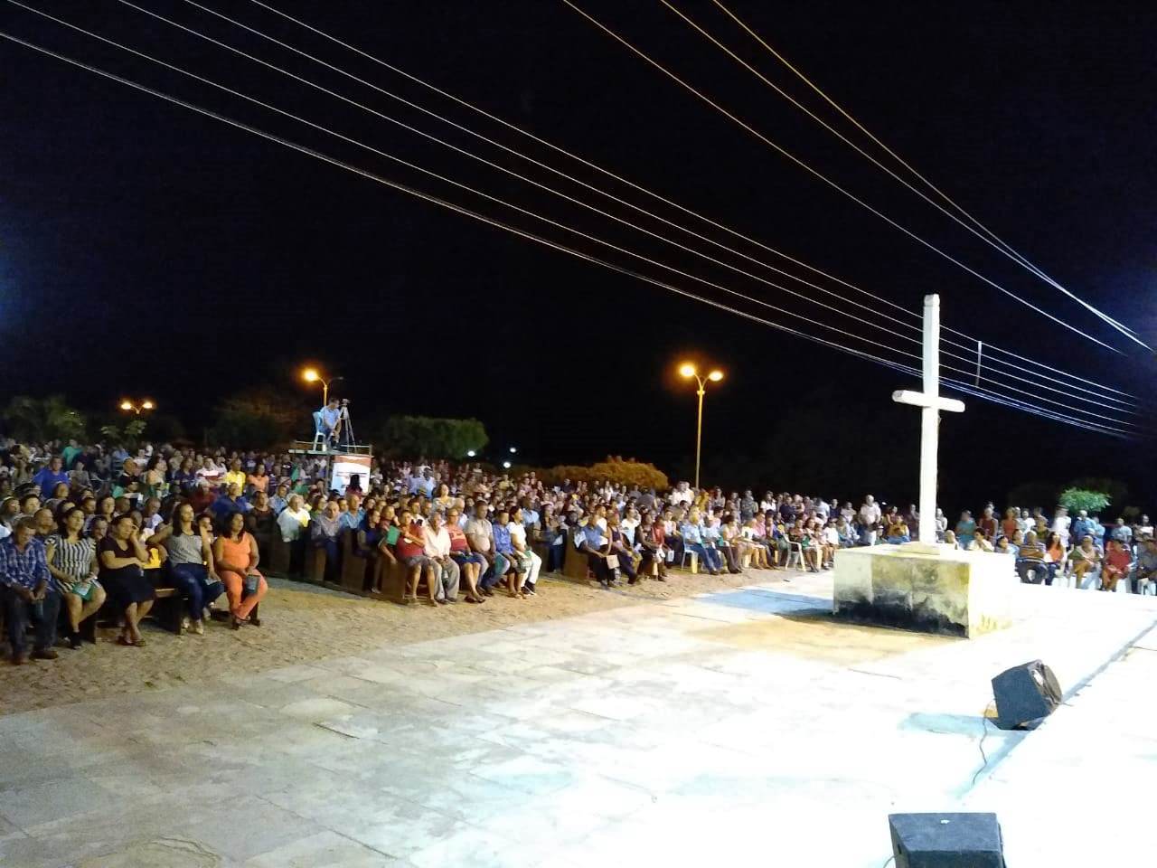 Fiéis lotam patamar da igreja na última noite de novena e missa a Santo Inácio de Loyola  - Imagem 40