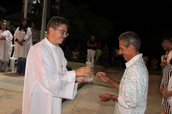 Fiéis lotam patamar da igreja na última noite de novena e missa a Santo Inácio de Loyola  - Imagem 26