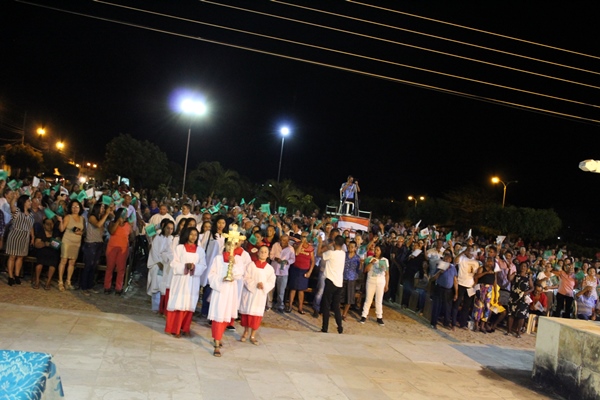 Fiéis lotam patamar da igreja na última noite de novena e missa a Santo Inácio de Loyola  - Imagem 3