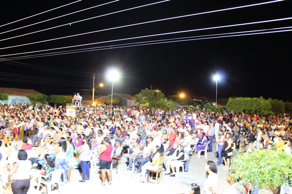 Fiéis lotam patamar da igreja na última noite de novena e missa a Santo Inácio de Loyola  - Imagem 18