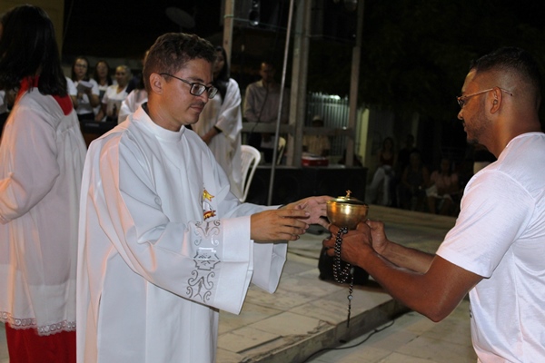 Fiéis lotam patamar da igreja na última noite de novena e missa a Santo Inácio de Loyola  - Imagem 23