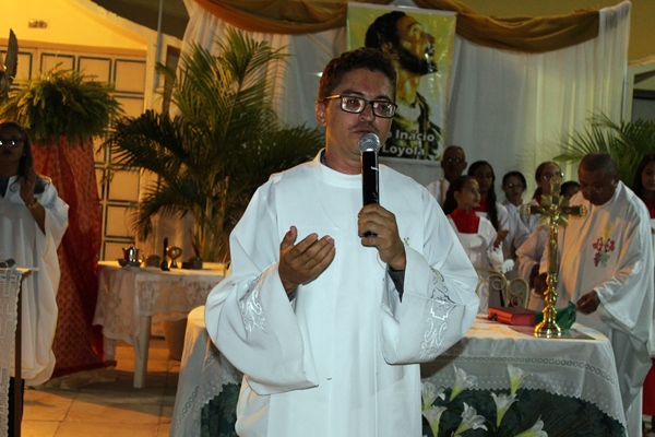 Fiéis lotam patamar da igreja na última noite de novena e missa a Santo Inácio de Loyola  - Imagem 14