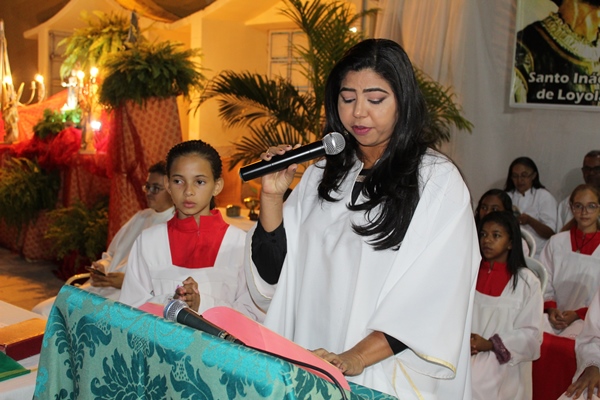 Fiéis lotam patamar da igreja na última noite de novena e missa a Santo Inácio de Loyola  - Imagem 11