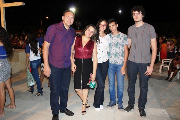 Fiéis lotam patamar da igreja na última noite de novena e missa a Santo Inácio de Loyola  - Imagem 38