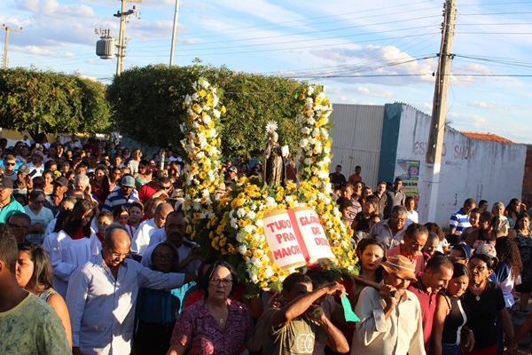 Milhares de fiéis participaram da missa solene a Santo Inácio de Loyola 
