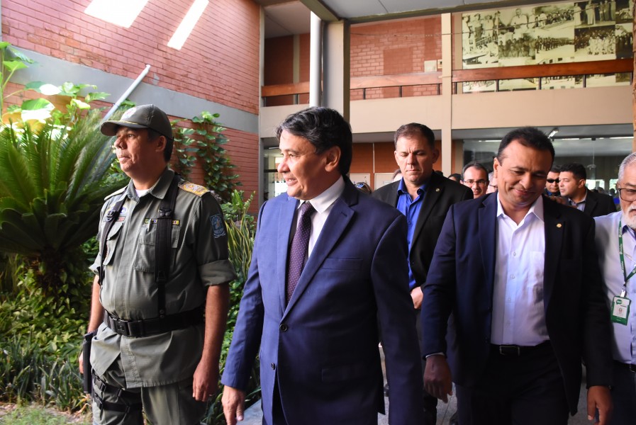 Prefeito João Luiz recebe viatura policial das mãos do governador Wellington Dias - Imagem 5