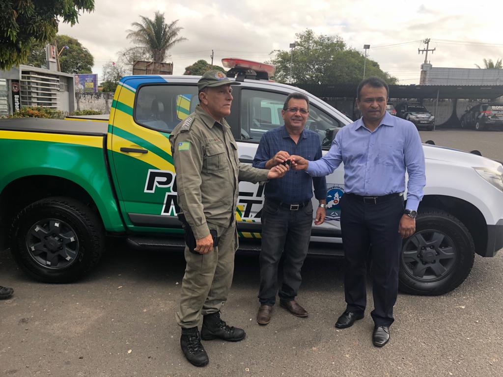 Prefeito Genival Bezerra recebe viatura para o GPM de Joaquim Pires - Imagem 2