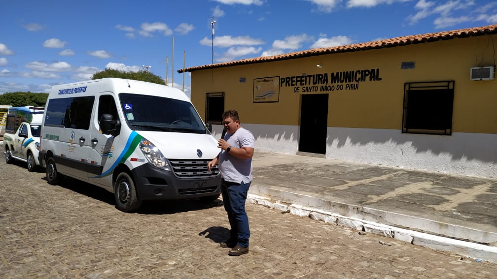 Prefeitura de Santo Inácio recebe Van para a secretaria de saúde - Imagem 4