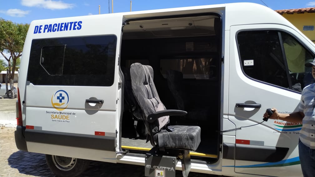 Prefeitura de Santo Inácio recebe Van para a secretaria de saúde - Imagem 1