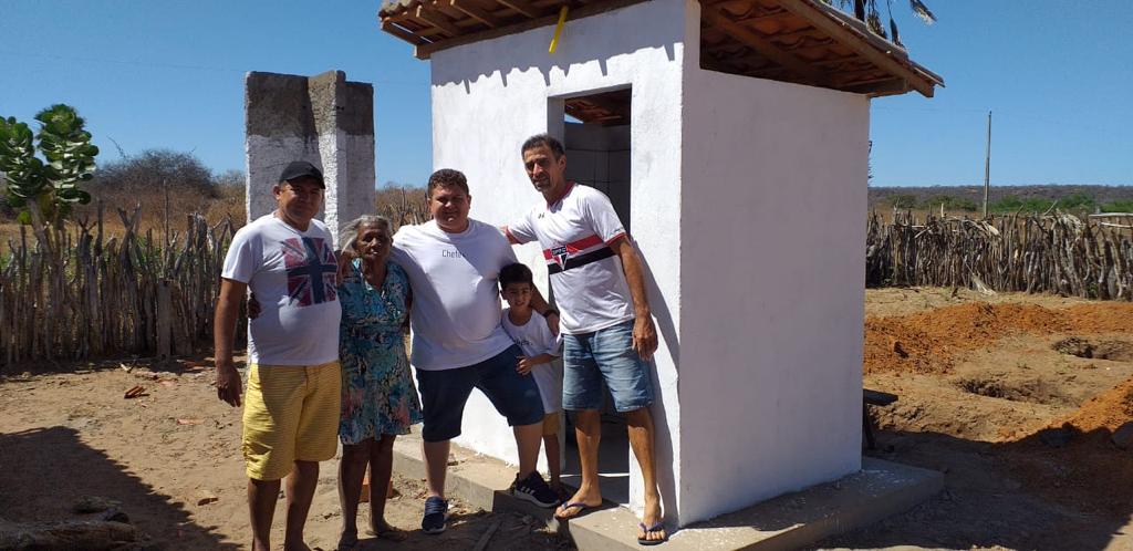 Prefeito visita obras de construção de banheiros na zona rural de Santo Inácio - Imagem 11