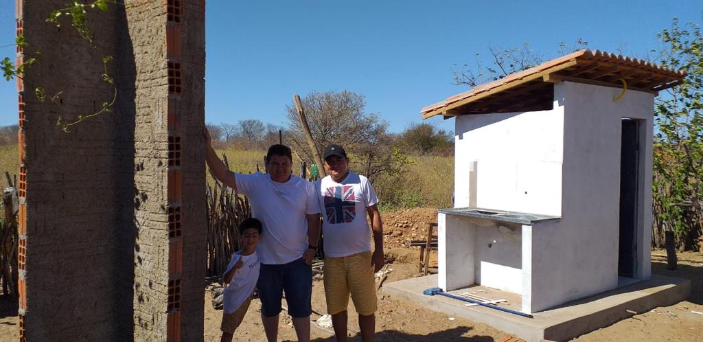Prefeito visita obras de construção de banheiros na zona rural de Santo Inácio - Imagem 7