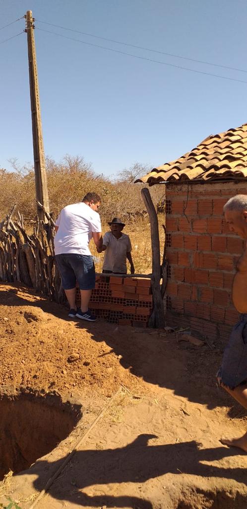 Prefeito visita obras de construção de banheiros na zona rural de Santo Inácio - Imagem 6