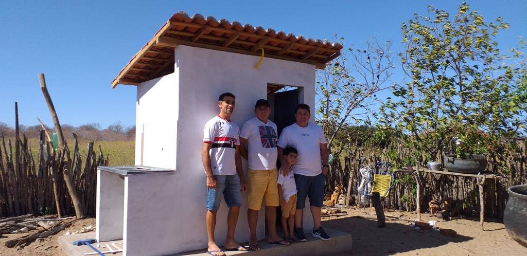 Prefeito visita obras de construção de banheiros na zona rural de Santo Inácio - Imagem 8