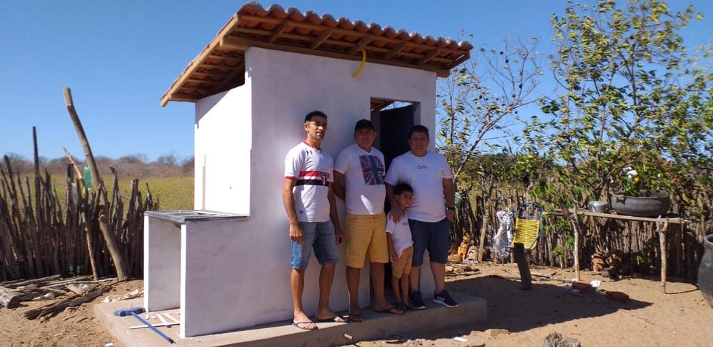 Prefeito visita obras de construção de banheiros na zona rural de Santo Inácio - Imagem 9