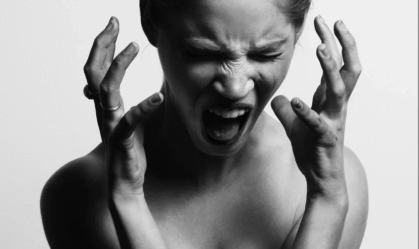 Conheça os signos do zodíaco que odeiam as pessoas secretamente - imagem 3276