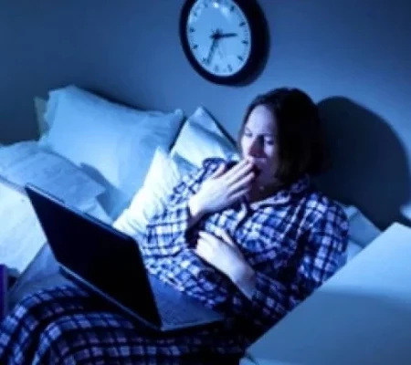 Os 4 signos do zodíaco que dormem tarde e amam a noite