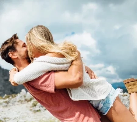 Saiba como cada signo do zodíaco reage entre quatro parede