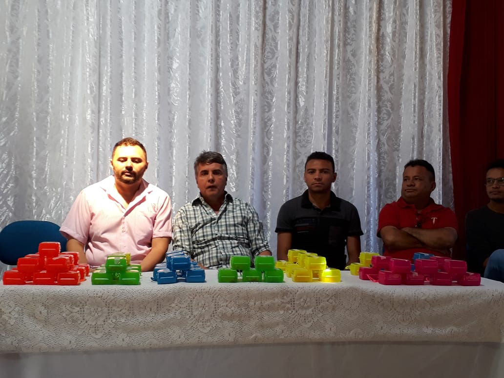 Prefeito faz entrega de próteses dentárias e afirma seu compromisso de continuar este trabalho de alto estima 