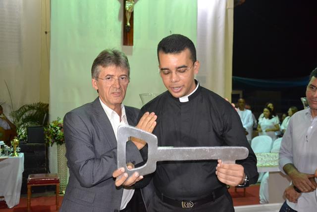 Dom Expedito Lopes realiza Celebração Histórica para receber o Padre Cláudio - Imagem 3