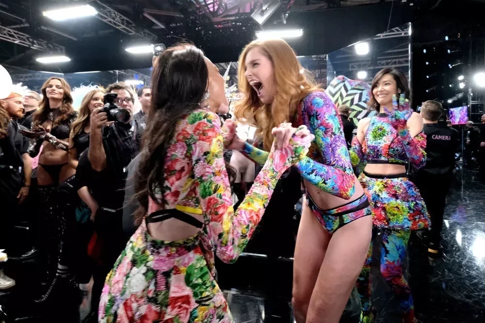 Modelos brasileiras arrasam em desfile de moda da Victoria"s Secret - imagem 2334