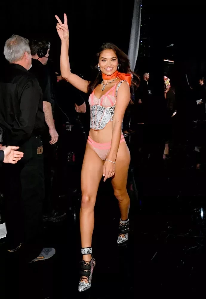 Modelos brasileiras arrasam em desfile de moda da Victoria"s Secret - imagem 2331