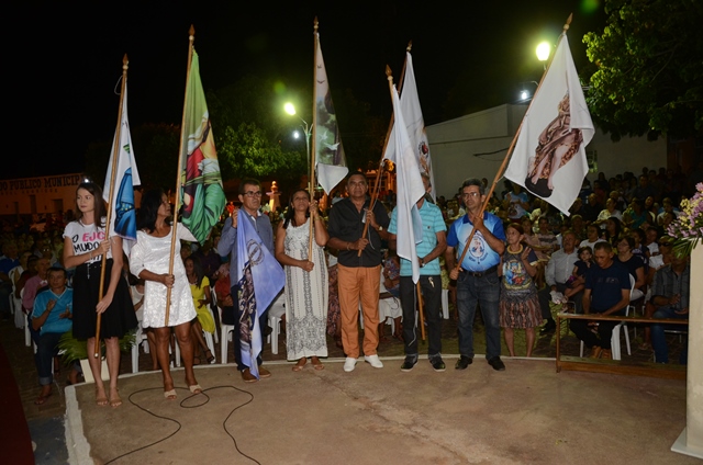 Multidão prestigia Missa Solene em Honra de Nossa Senhora do Perpétuo Socorro - Imagem 25
