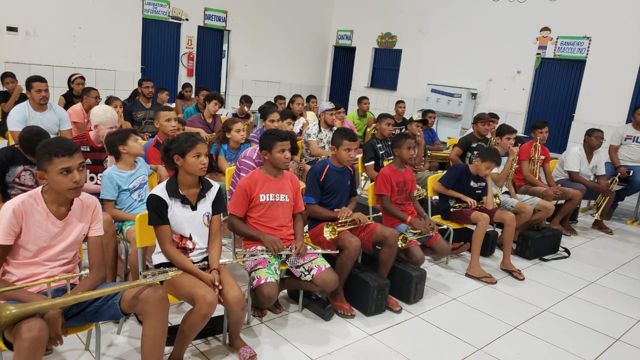Prefeito de N. S. dos Remédios implanta nova Banda de Música no município - Imagem 1