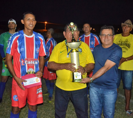 B. São José vence nos pênaltis e se consagra tricampeão do torneio de veteranos