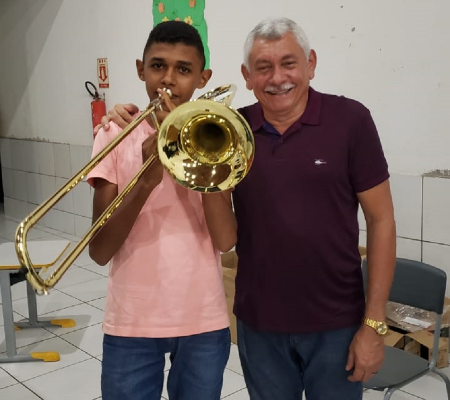 Prefeito de N. S. dos Remédios implanta nova Banda de Música no município