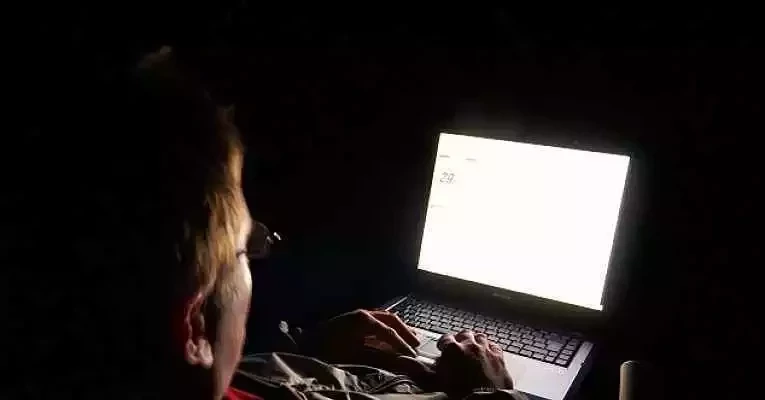 Quem nunca? Conheça os signos mais 'stalkers' do zodíaco - imagem 5502