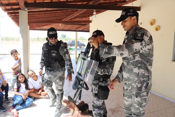 Alunos do Pelotão Mirim tiveram oficina com Esquadrão de Polícia Montada  - Imagem 13