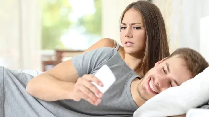 Conheça os signos do zodíaco que sempre desconfiam dos parceiros - imagem 5854