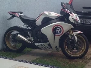 Caio Castro e suas máquinas: galã tem Ferrari, motos e clássicos - imagem 6282