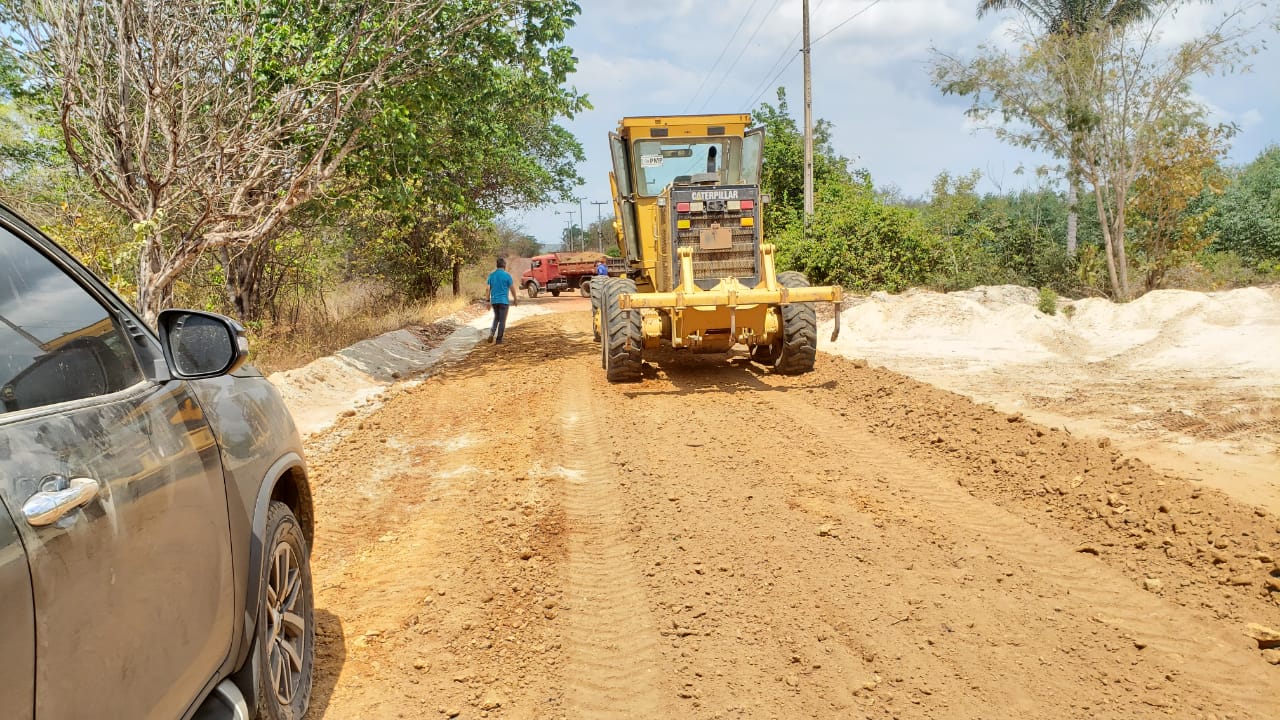 Prefeito João Luiz intensifica melhorias nas estradas do município  - Imagem 11
