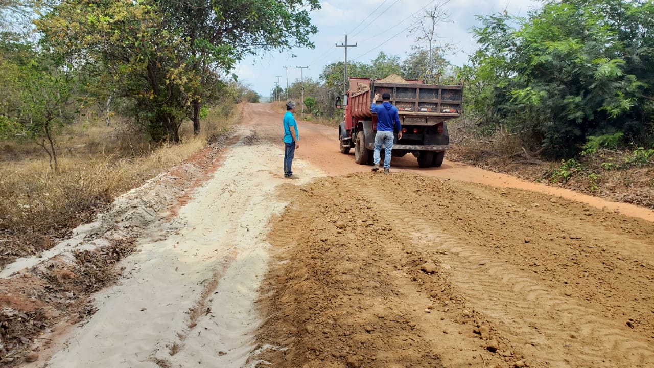 Prefeito João Luiz intensifica melhorias nas estradas do município  - Imagem 15