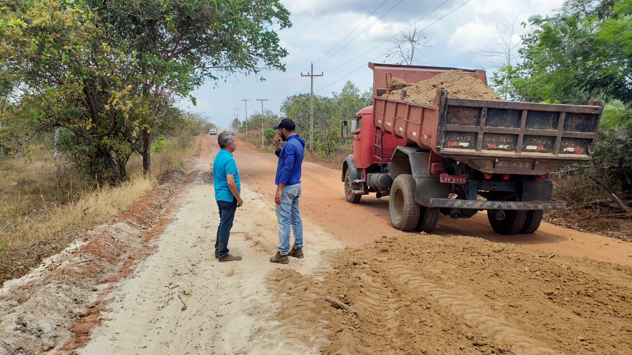 Prefeito João Luiz intensifica melhorias nas estradas do município  - Imagem 9