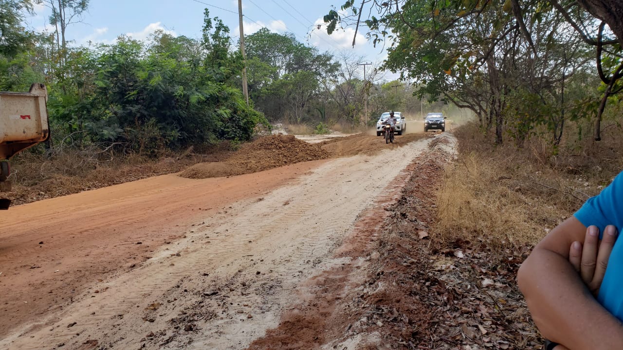Prefeito João Luiz intensifica melhorias nas estradas do município  - Imagem 14