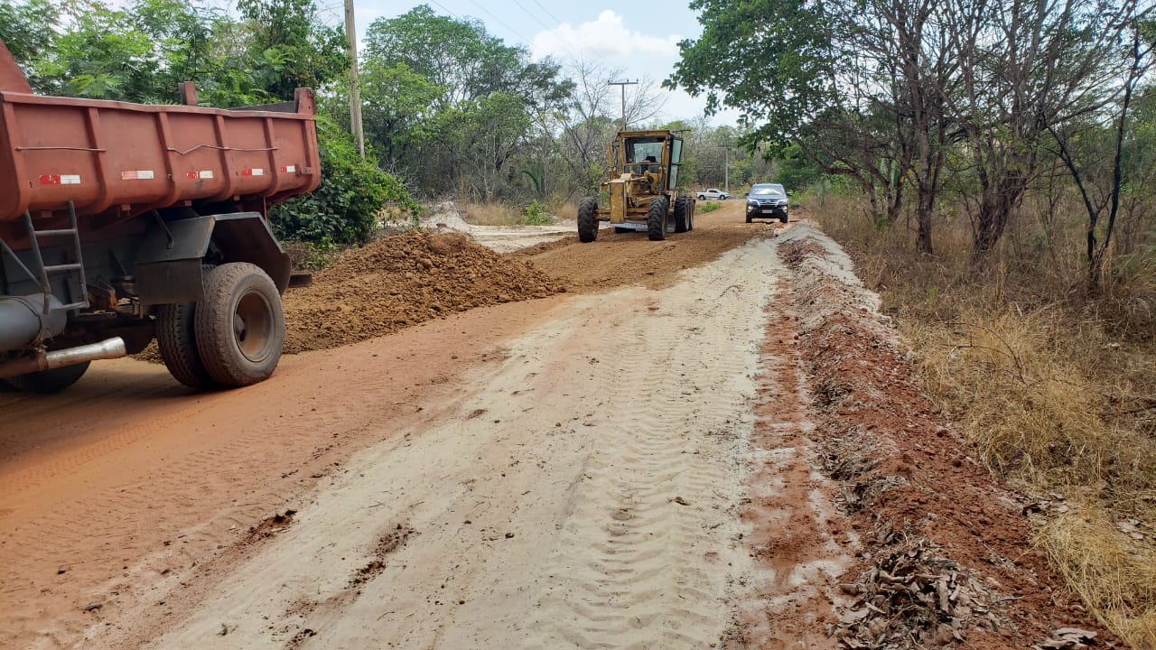 Prefeito João Luiz intensifica melhorias nas estradas do município  - Imagem 6
