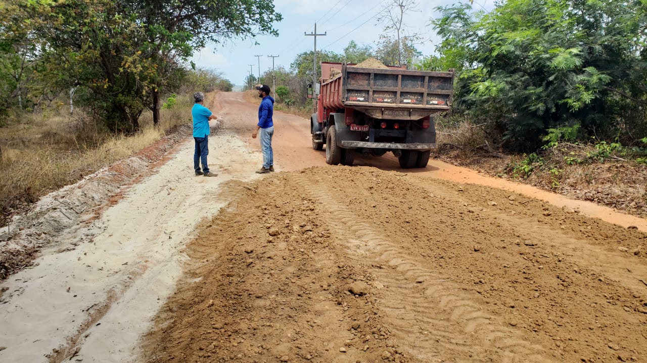 Prefeito João Luiz intensifica melhorias nas estradas do município  - Imagem 10