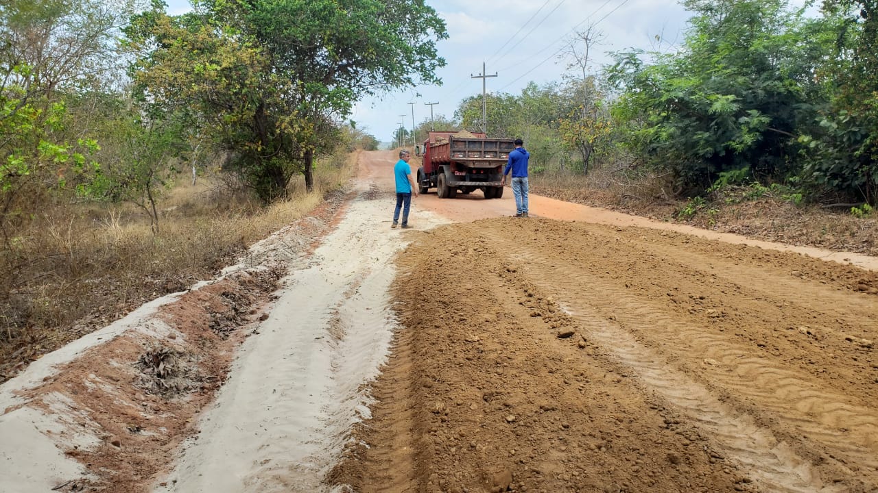 Prefeito João Luiz intensifica melhorias nas estradas do município  - Imagem 12