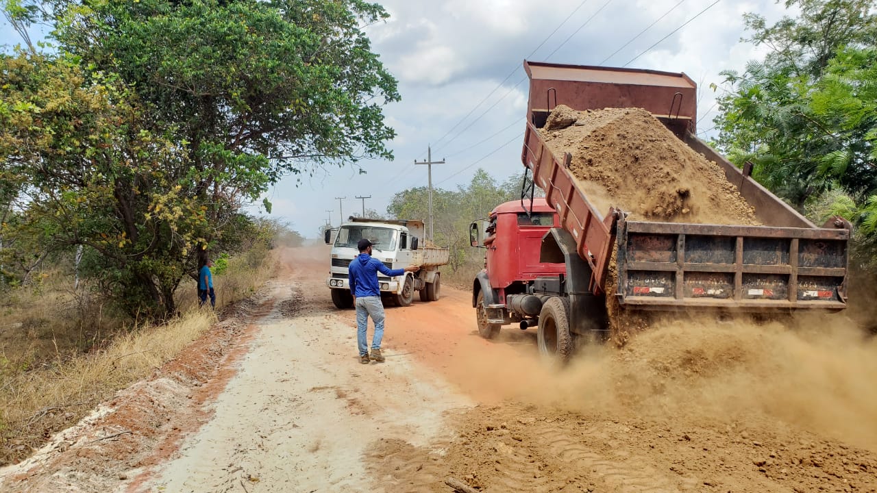 Prefeito João Luiz intensifica melhorias nas estradas do município  - Imagem 5