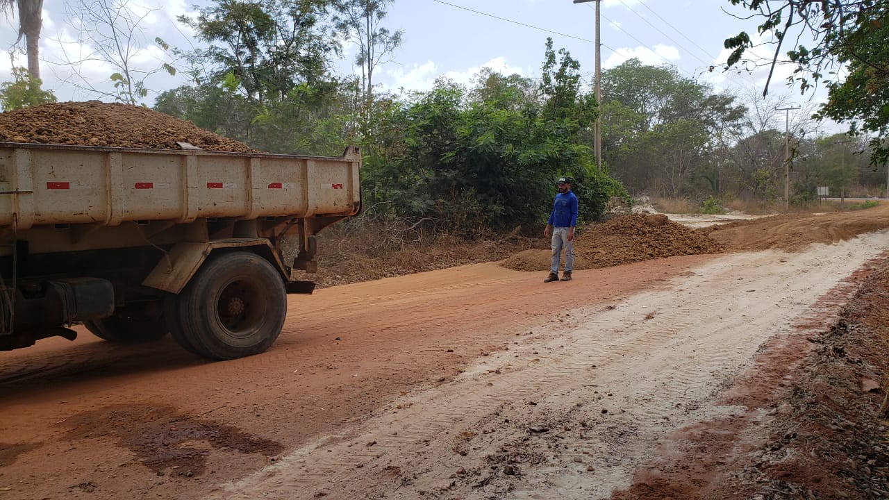 Prefeito João Luiz intensifica melhorias nas estradas do município  - Imagem 13