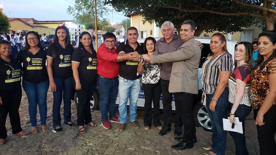 Prefeito Manoel Lázaro entrega veículo para o Conselho Tutelar - Imagem 2