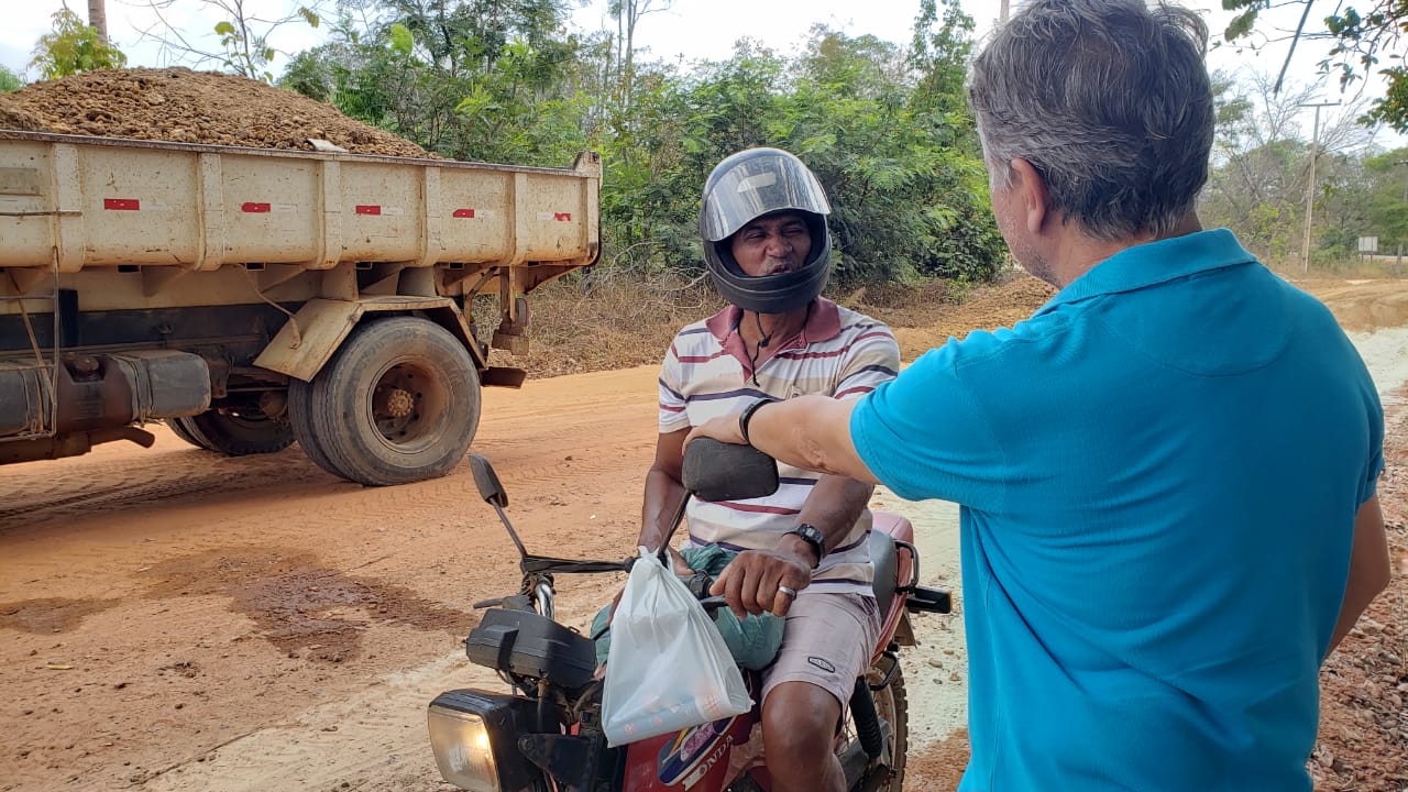 Prefeito João Luiz intensifica melhorias nas estradas do município 