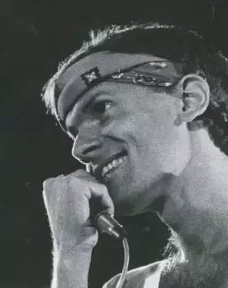 Conheça lista de famosos que assumiram ser portadores do vírus HIV  - imagem 6642