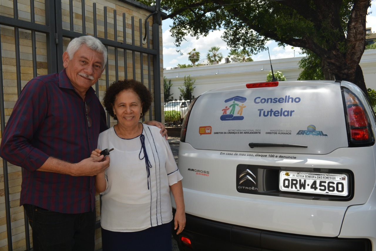 Prefeito Manoel Lázaro adquire veículo para o Conselho Tutelar - Imagem 1