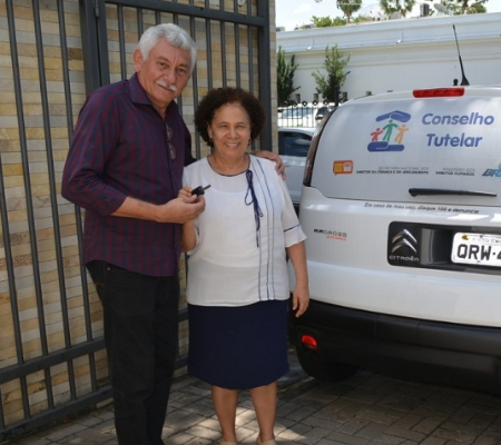 Prefeito Manoel Lázaro adquire veículo para o Conselho Tutelar