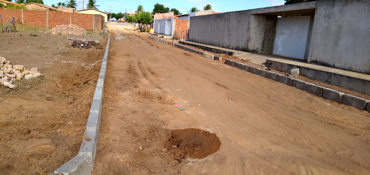 Prefeito dá início a mais uma obra de calçamento em Santo Inácio  - Imagem 9