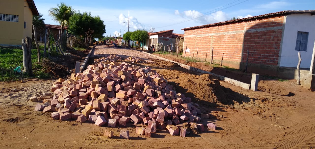 Mais uma obra de calçamento tem início em Santo Inácio  - Imagem 1